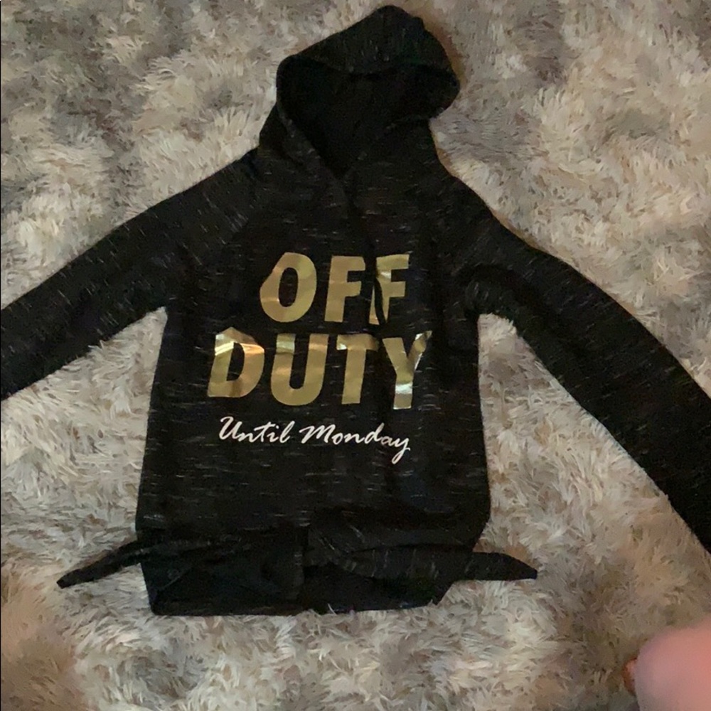 Hoodie with a tie at the bottom